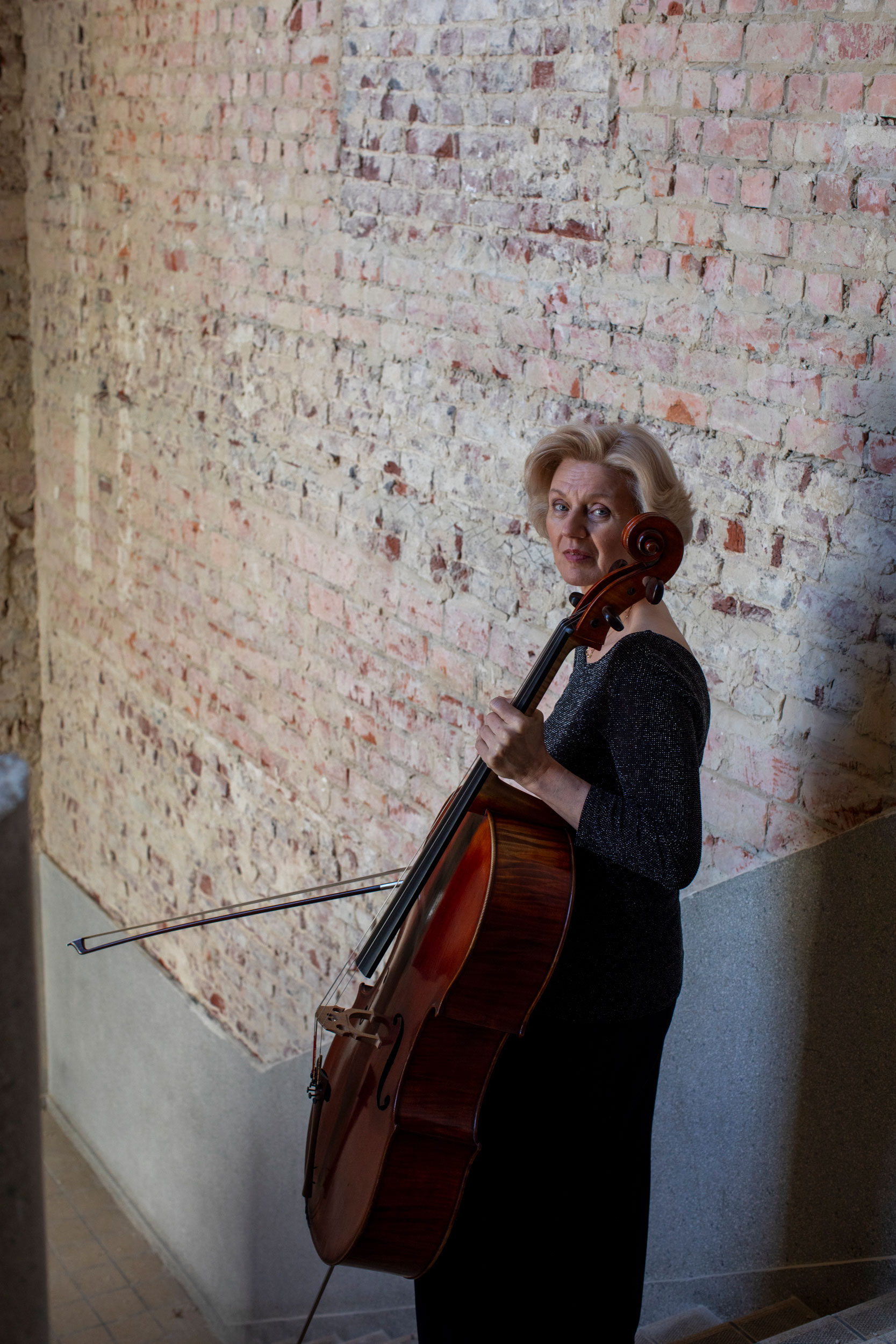 foto von Viviane Spanoghe, die Cello spielt